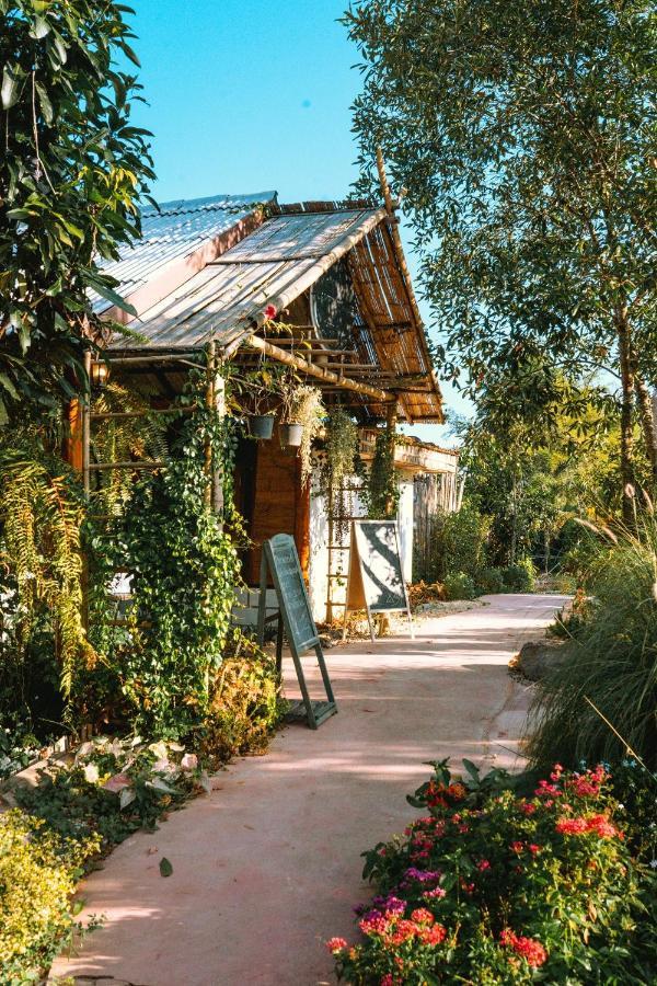 Nang Non Camping Ville นางนอนแค้มป์ปิ้งวิลล์ Mae Sai Exterior foto